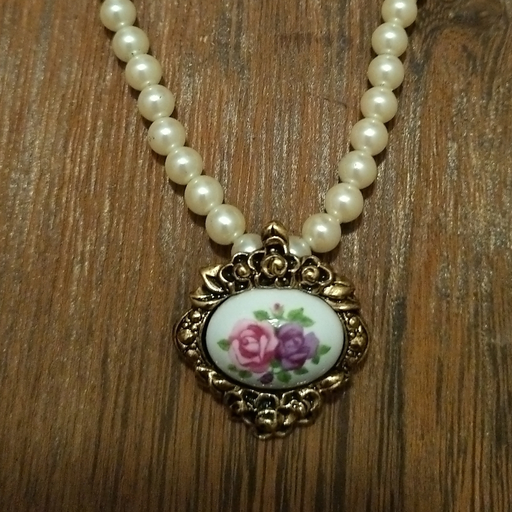18" Vintage Avon Pearl Necklace with Ceramic Floral Pendant